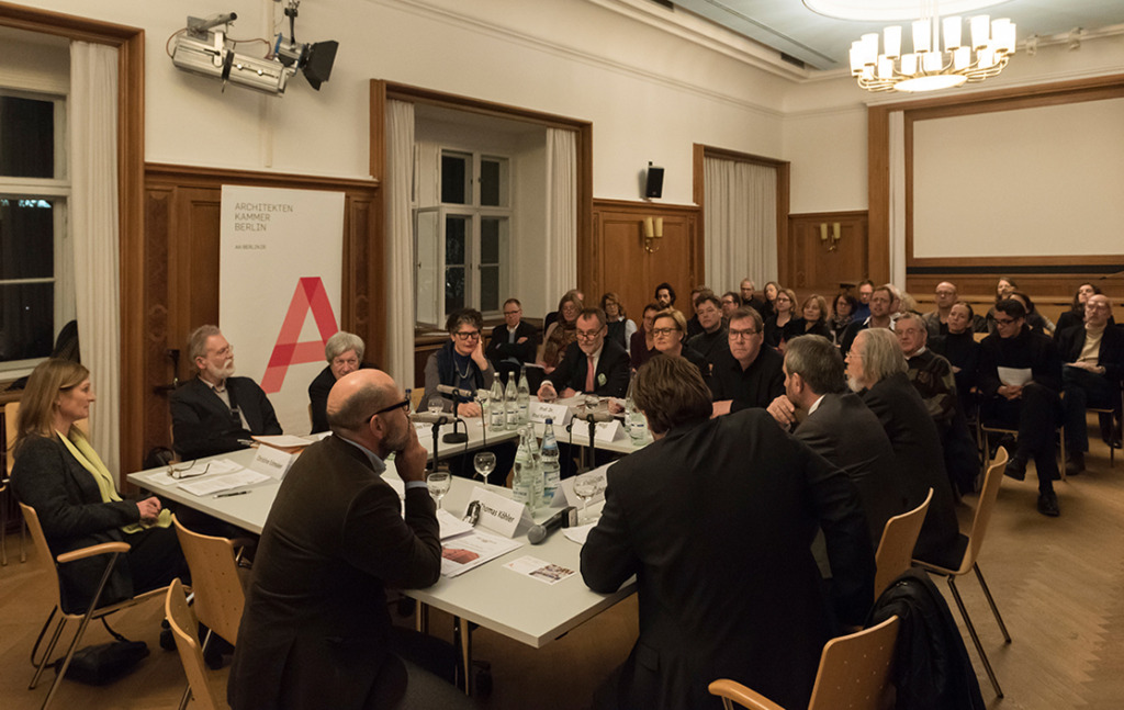 Die Architektenkammer lud am 13. Februar 2017 in den Berlin-Saal der Stadtbibliothek zum "Stadtgespräch Bauakademie" ein (Foto: Erik-Jan Ouwerkerk)