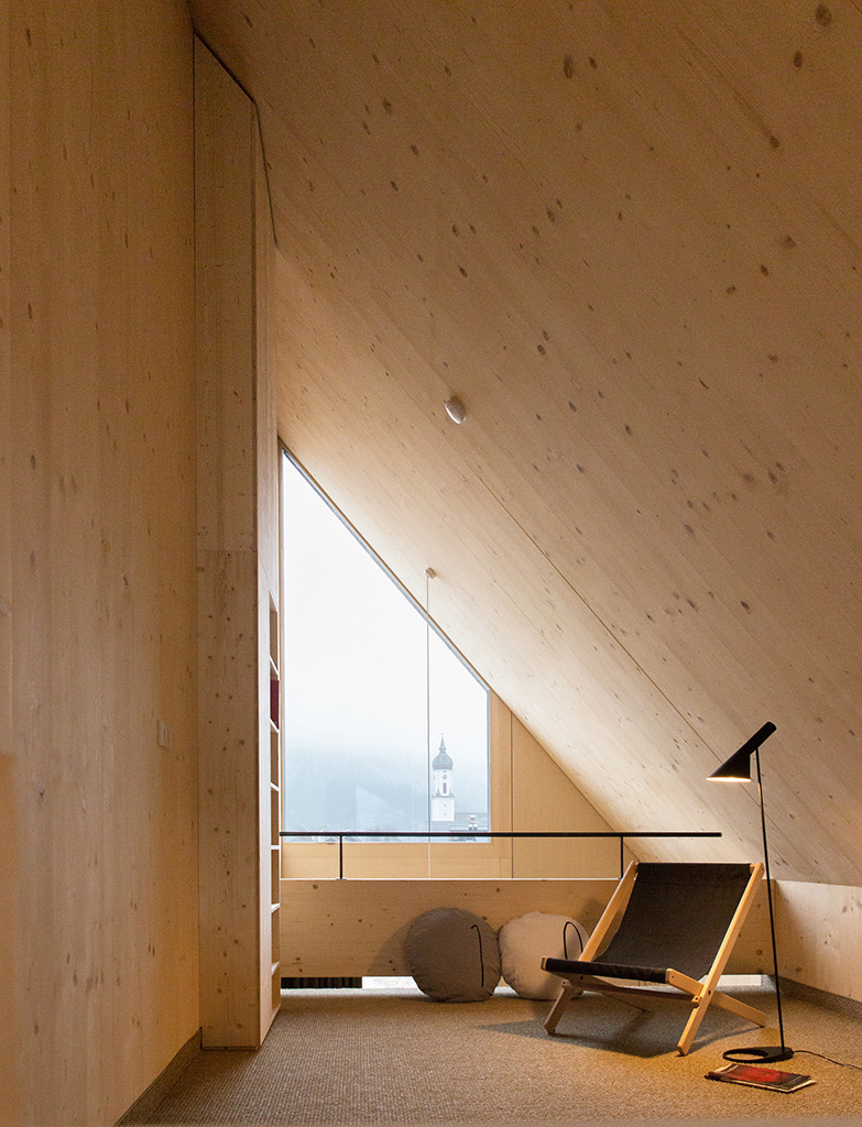 Hotelzimmer mit Blick zur Ortsmitte. (Bild: gap.Quartier GbR, Bert Heinzlmeier)