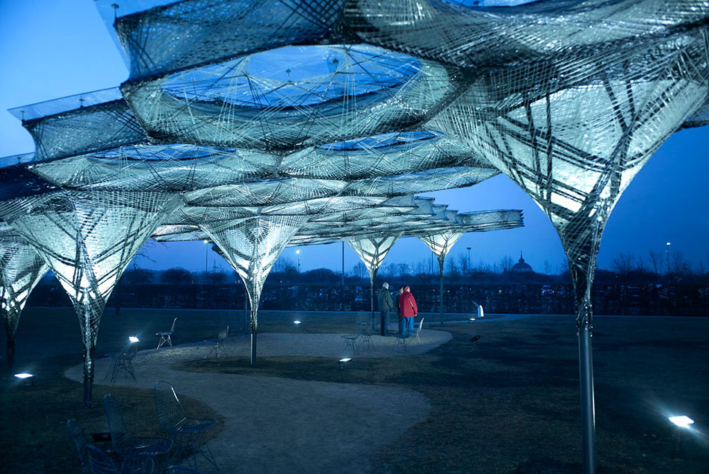 Das translozierte Dach auf dem Vitra-Gelände in Weil am Rhein (Bild: Vitra, Julien Lanoo)