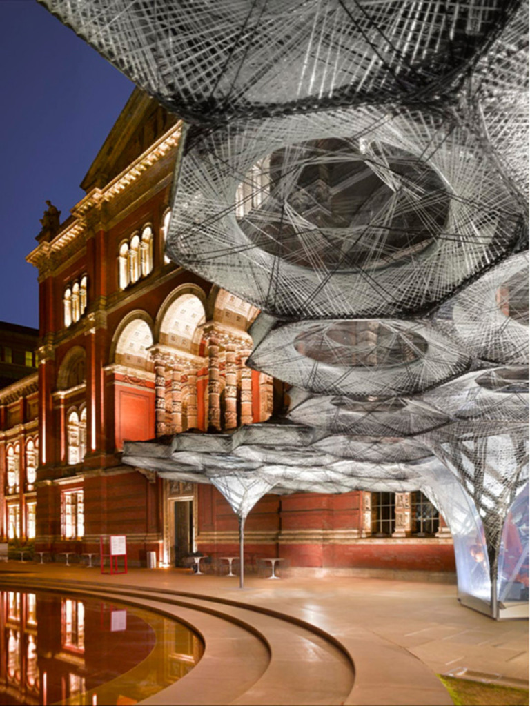 Untersicht der Faserkonstruktion im Hof des V & A-Museums (Bild: Roland Halbe)