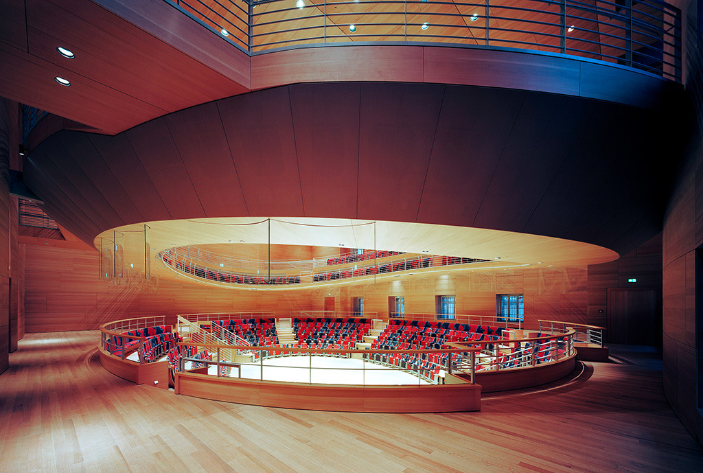 Blick von der Umgangsebene in den Saal (Foto: Volker Kreidler)