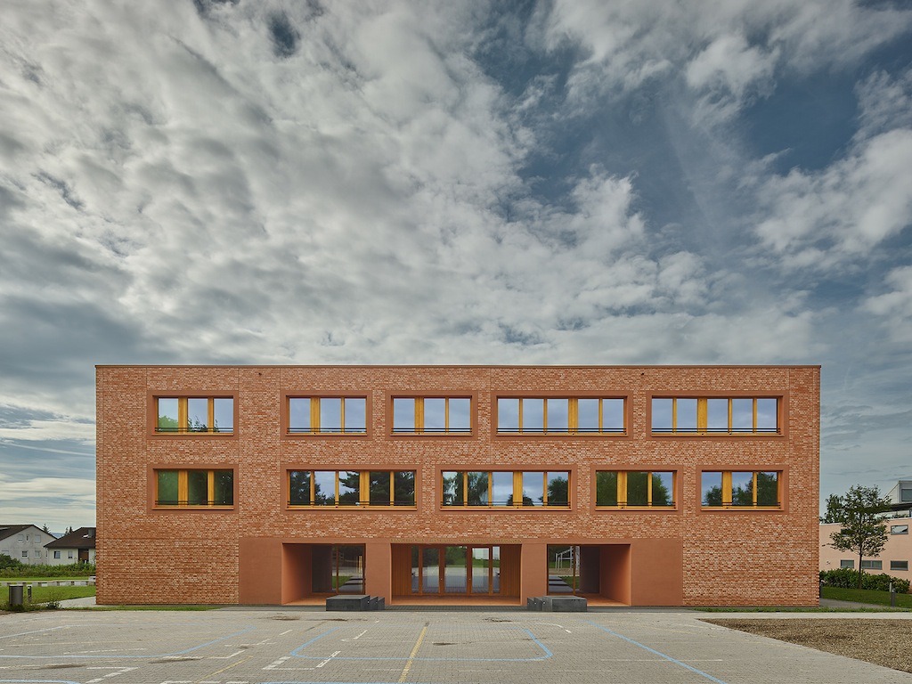 DEU, Kusterdingen, Firstwald-Gymnasium, Klumpp+Klumpp Architekten , Fertigstellung: 2015 , DIGITAL 100 MB 8 Bit. - ©Zooey Braun; Veroeffentlichung nur gegen Honorar, Urhebervermerk und Beleg / permission required for reproduction, mention of copyright, complimentary copy, FUER WERBENUTZUNG RUECKSPRACHE ERFORDERLICH!/ PERMISSION REQUIRED FOR ADVERTISING!