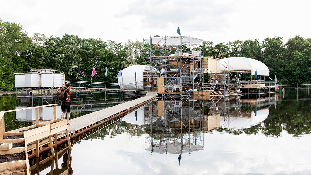 "Floating University" – ein Projekt von raumlabor. (Bild: Victoria Tomaschko, raumlabor, Berlin)
