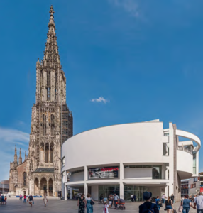 Stadthaus in Ulm, 1986-93 nach Plänen Richard Meiers gebaut und 2018 als Kulturdenkmal anerkannt. (Bild: Jörg Widmaier, 2018)