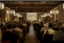 Nobler Rahmen im Heidelberger Schloss: Meinhard von Gerkan und Volkwin Marg, selten gemeinsam zu Gast, 2016 (Bild_ Thilo Ross)