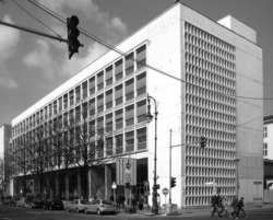 Wiratex-Gebäude, 1962-1964 nach einem Entwurf des Architekten Peter Senf errichtet (Bild: wikimedia free, Jörg Zägel, 2020)