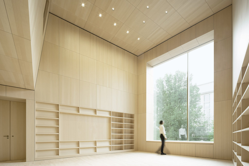 2043_AT_gonzalez_JMF_bibliothek
