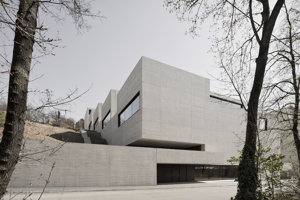 2043_AT_gonzalez_jcsaussen3