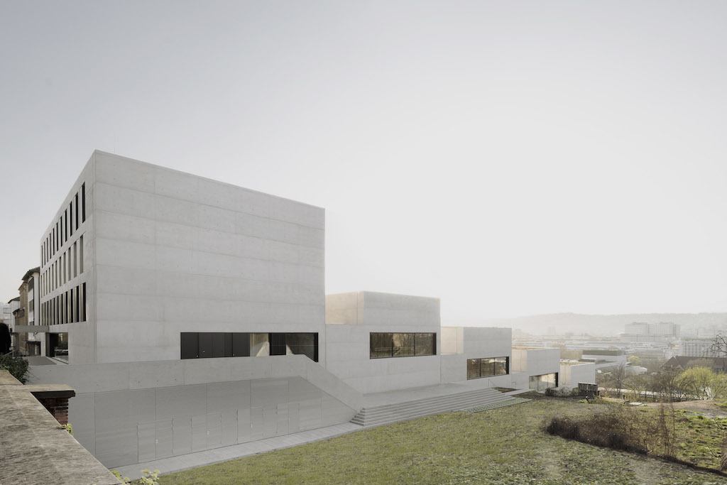 2043_AT_gonzalez_jcsaussen4