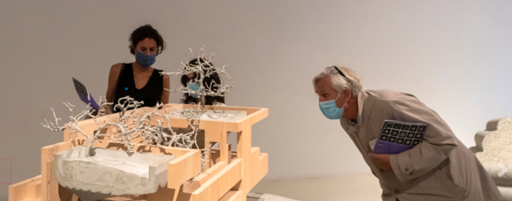 Die aktuelle Ausstellung bis 22. Oktober: Omer Arbel – architektonische Experimente in Material und Form (Bild: Aedes)