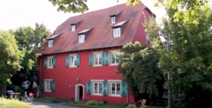 Repariert, saniert, neu genutzt: Das Rote Haus (Bild: Hiegel)