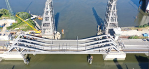 Die geschlossene Rethebrücke. 