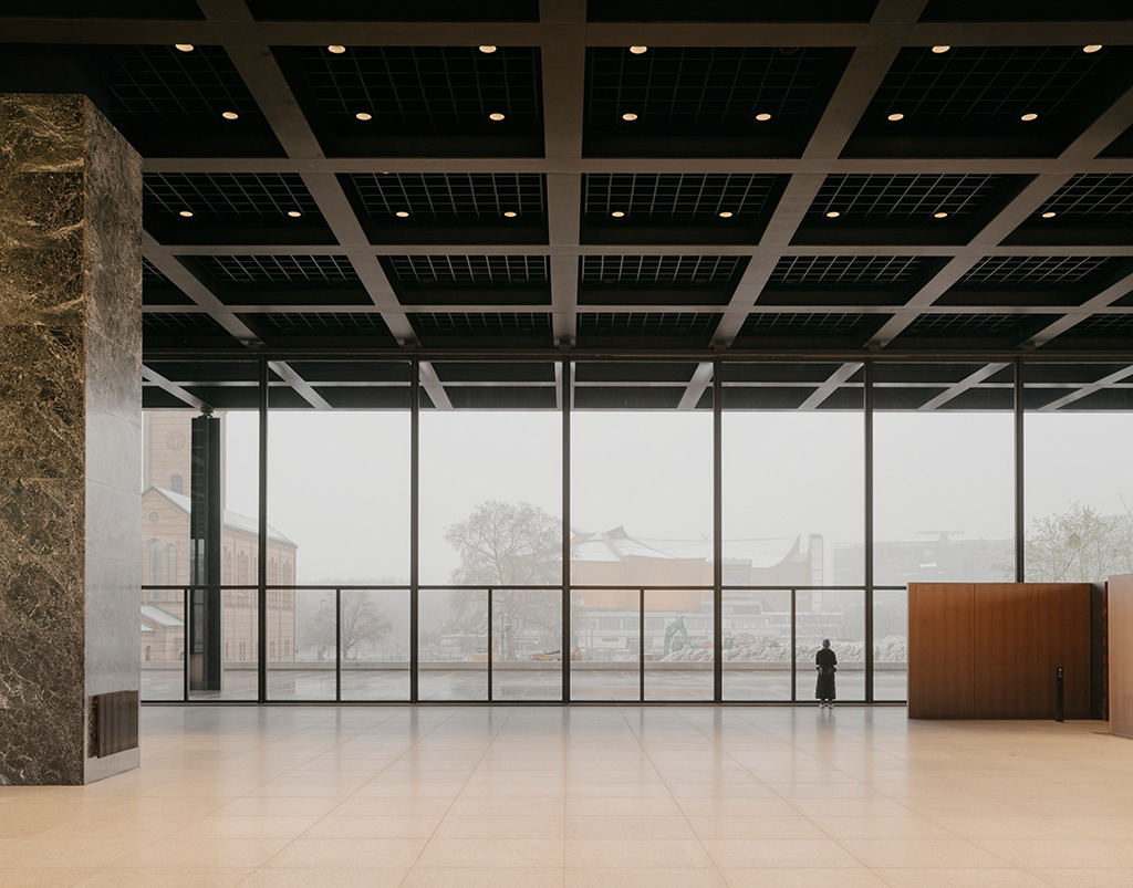 Dieser Blick aus der Haupthalle wird, sollte das Museum von Herzog & de Meuron wie geplant gebaut werden, nur noch kurz zu genießen sein. Danach schaut man an eine banale Hauswand. (Bild: Simon Menges, Berlin)