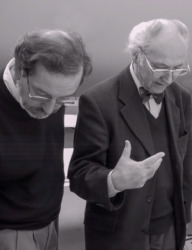 Hans-Eberhard Hees und Manfred Sack (Architekturkritiker der ZEIT, rechts), gemeinsam in der architekturbild-Jury 2001 (Bild: Wilfried Dechau)