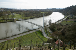 Stuttgart_Max-Eyth-See-Brücke_20070306_9968