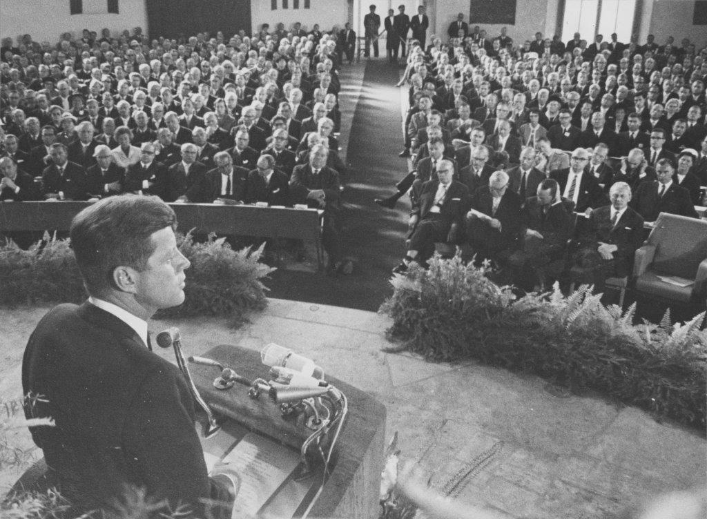 John F. Kennedy in der Paulskirche am 25. Juni 1963 (Pressebild DAM)