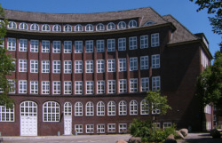 Schule Krausestraße, Siedlung Dulsberg, 1920 (Bild: flamenc / Wikimedia Commons)