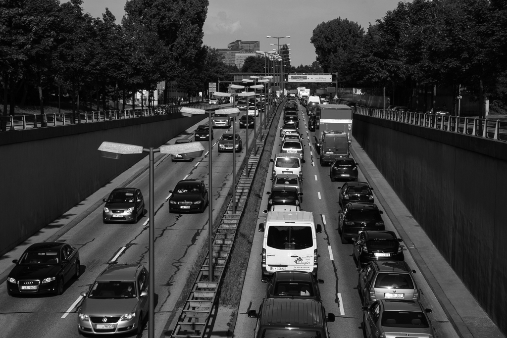 2214_AT_Stau