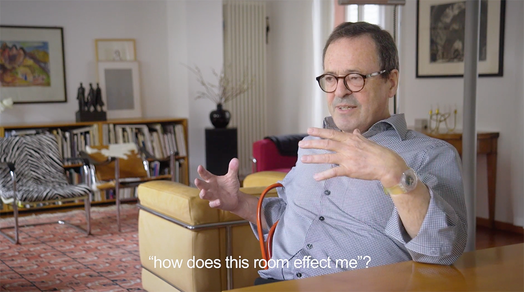 Martin Steinmann im Gespräch. Anlass war die Verleihung des Swiss Art Award Meret Oppenheim (Bild: Ausschnitt aus dem Film, der bei Youtube zu sehen ist.)