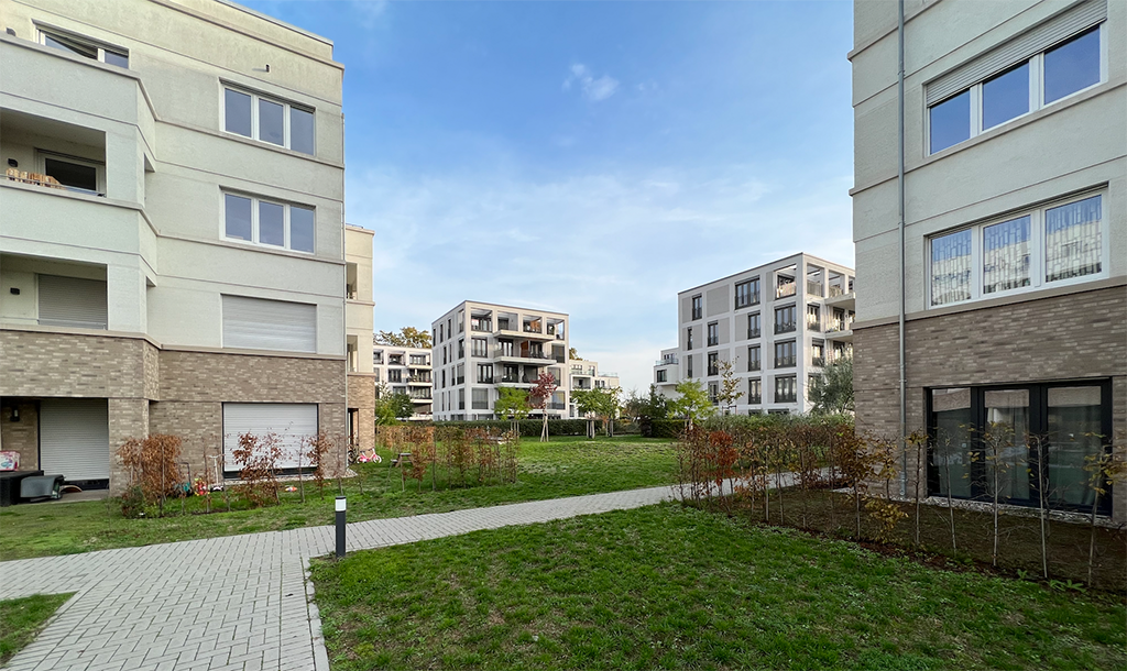 Neuer Wohnungsbau auf dem früheren Halberg-Areal am Rhein – könnte auch in Dortmund stehen, aber so sieht Wohnungsbaudurchschnitt derzeit aus. (Bild: Ursula Baus9