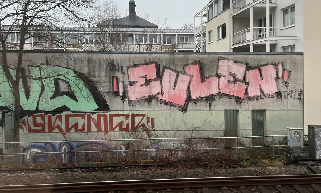 Das »Writing« verstehe, wer wolle. (Bild: Ursula Baus)