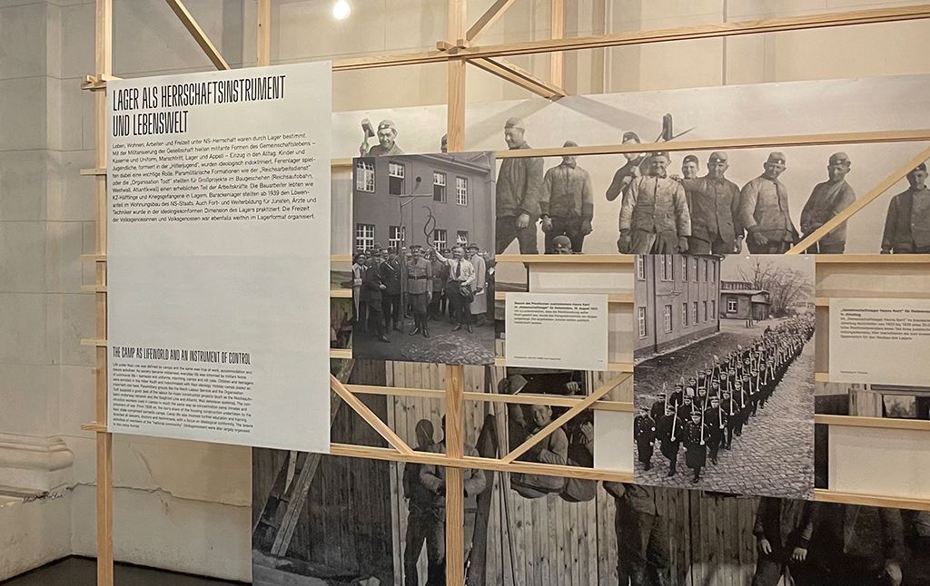 Blick in die Ausstellung, Abschnitt "Lager als Herrschaftsinstrument und Lebenswelt" (Bild: Jürgen Tietz)