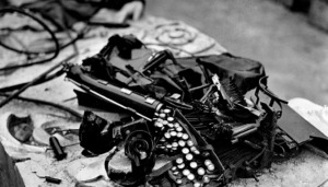 2330_BKF_Presse_Lee_Miller_Remington_Silent_1940