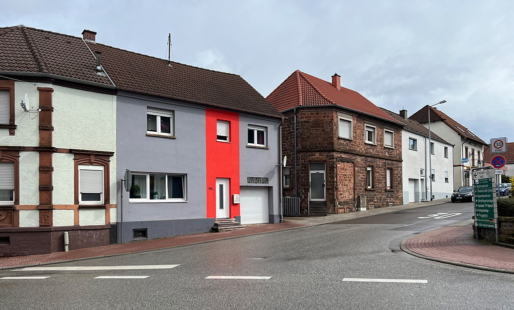 Irgendwo zwischen Dorf und Stadt: Was geht die Nachbarschaft an? (Bild: Ursula Baus)