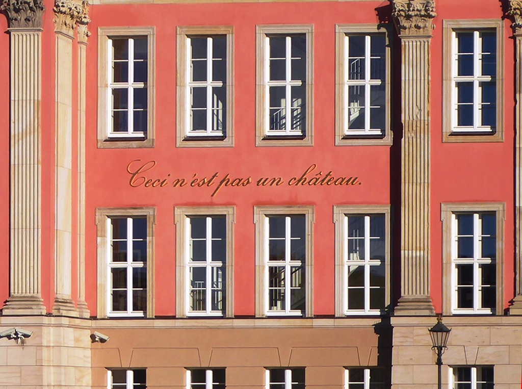 2405_Bekenntnis am Potsdamer Landtag_Kopie vom Stadtschloss_Kunstaktion Annette Paul_Foto W. Kil