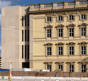 Stadtschloss Berlin; für den Ostseite hat die Tapete nicht gereicht? (Foto: Wolfgang Kil)