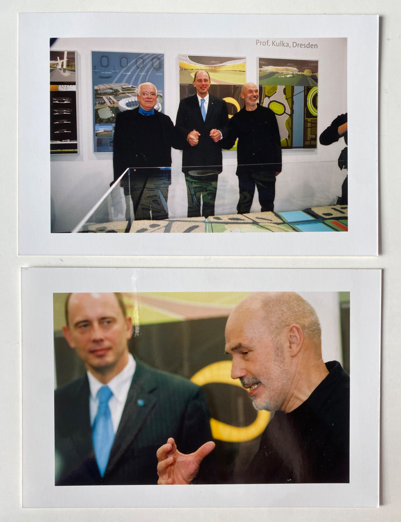 Peter Kulka mit Peter Eisenman bei der Präsentation der Stadt Leipzig für die Olympia-Bewerbung am 19.11.2002. Wolfgang Tiefensee war damals OB von Leipzig. (Bilder: Hans-Christian Schink, Digitalisierung: Punctum, Leipzig)