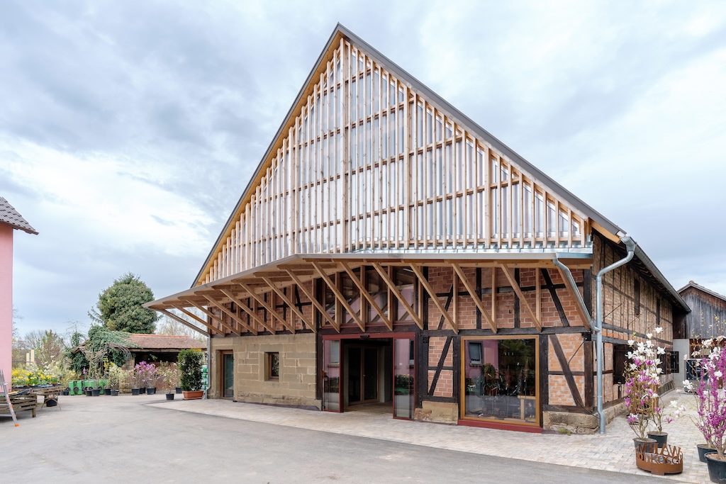 2441_AT_Stypa_Dreigiebelaussen