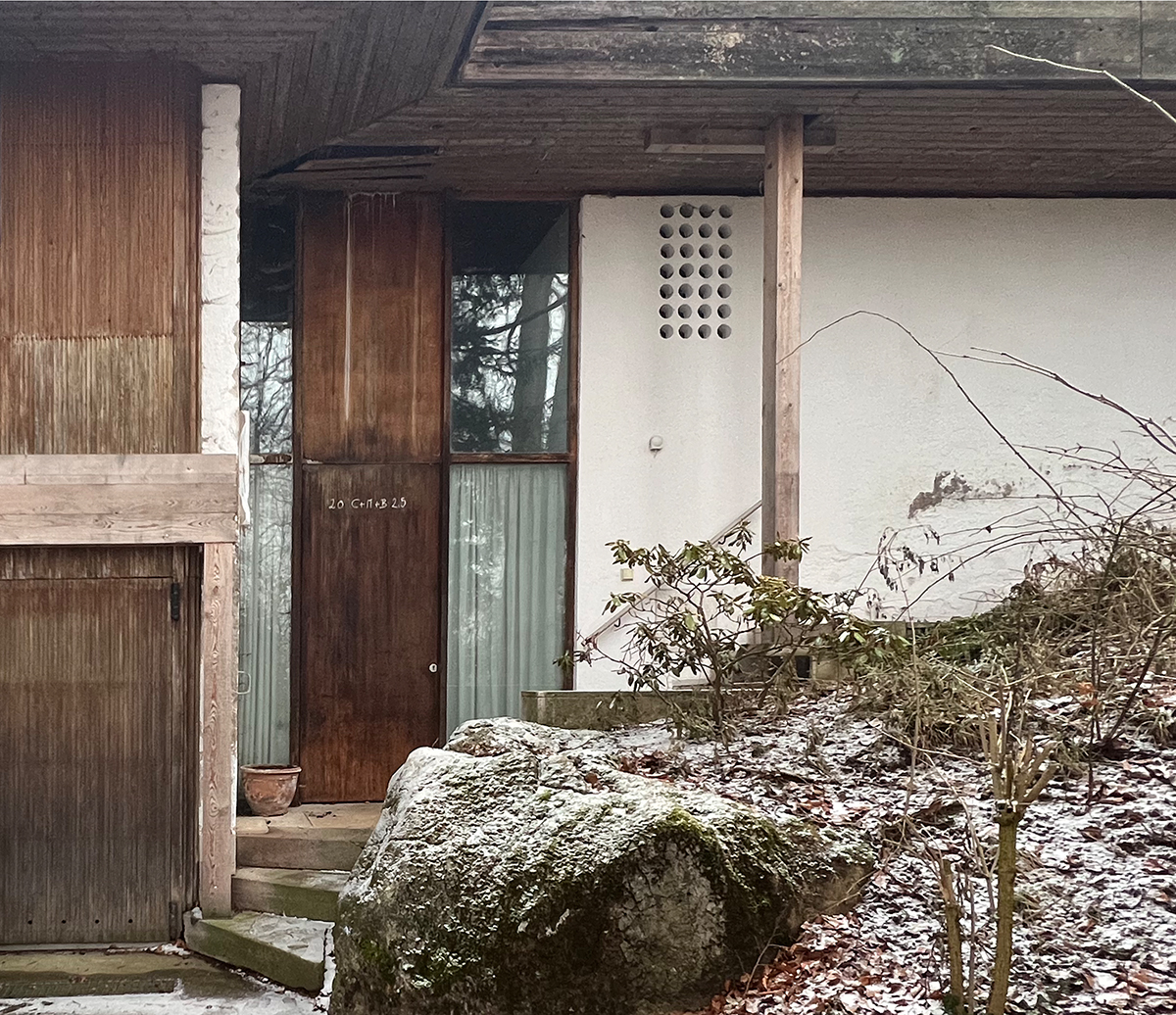 Gmund, Haus Am Ackerberg 12, Januar 2025. Dem Haus dürfte etwas mehr Pflege zuteil werden. (Bild: Ursula Baus)