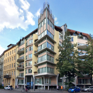 Inken und Hinrich Baller, Wohnbebauung am Fraenkelufer, Grundriss Erdgeschoss und Freiraumplanung, Berlin-Kreuzberg, 1982–1985, Bild: Wikimedia Commons, Gunnar Klack, CC BY-SA 4.0 