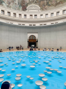 Zwischen 2017 und 2020 wurde die Beton-Rotunde nach Plänen des japanischen Architekten Tadao Andō in die alte Börse eingezogen (Bild: David Kasparek).