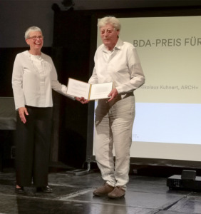 2021 erhielt Nikolaus Kuhnert des Kritikerpreis des BDA, hier mit Susanne Wartzek. (Bild: Wilfried Dechau)
