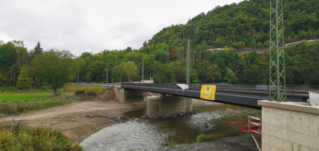 Neue Bahnbrücke über die Ahr in Altenburg (Bild: Wilfried Dechau)
