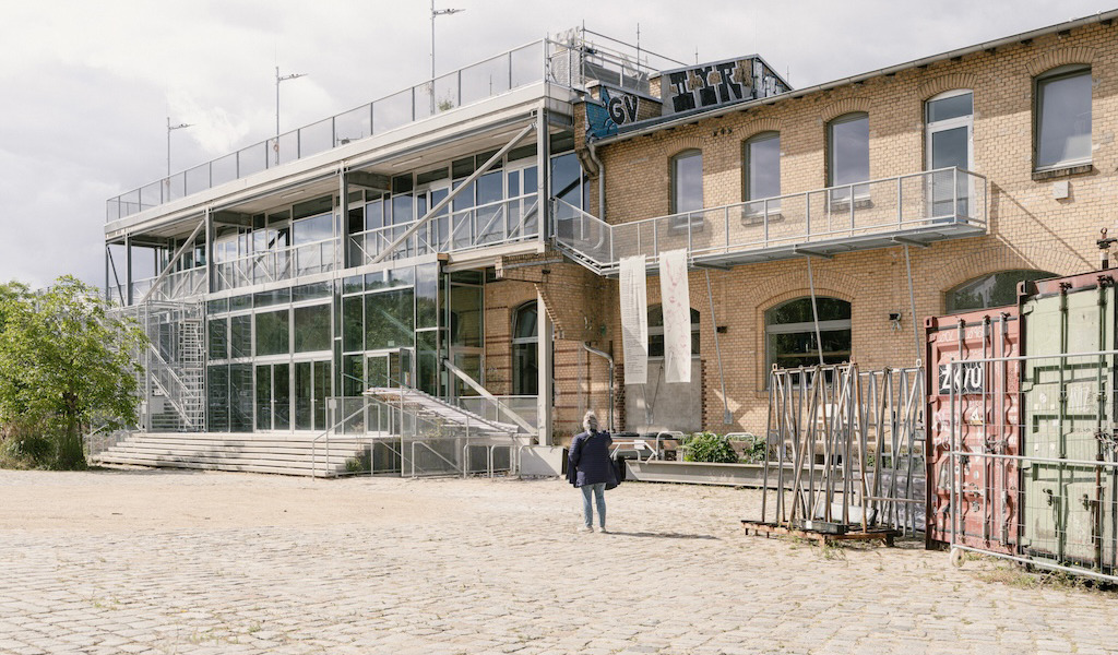 2607_AT_YizhiWang_Grundmann_aussen1