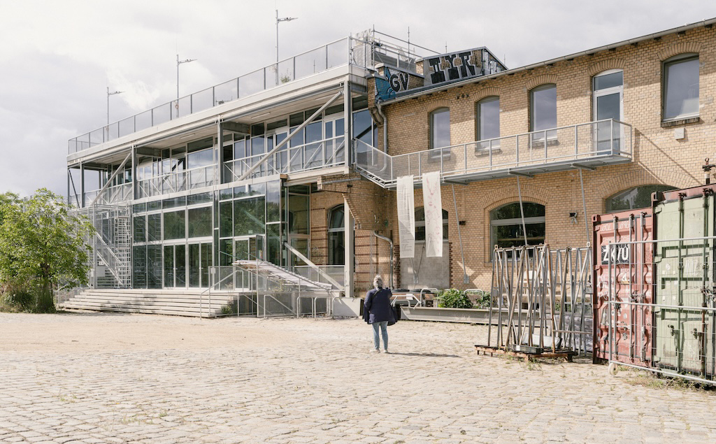 2607_AT_YizhiWang_Grundmann_aussen1