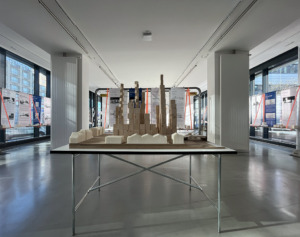 Ein zweiter Tisch trägt eine Art „Mitmach-Modell“. Bild: David Kasparek