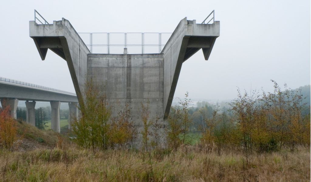 Infrastruktur: erst gebaut, dann genutzt, dann zu klein, dann zerstört – Brückenbau in Ostdeutschland (Bild: Wilfried Dechau)