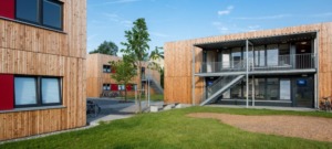 260422_Holzbau_Flüchtlingsunterkünfte_Coverbild_1000_450