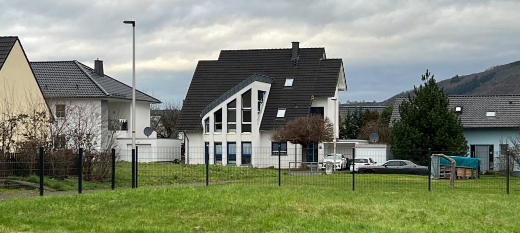 Man muss keineswegs lang suchen, um solche "Traumhäuser" zu finden. (Foto: Ursula Baus)