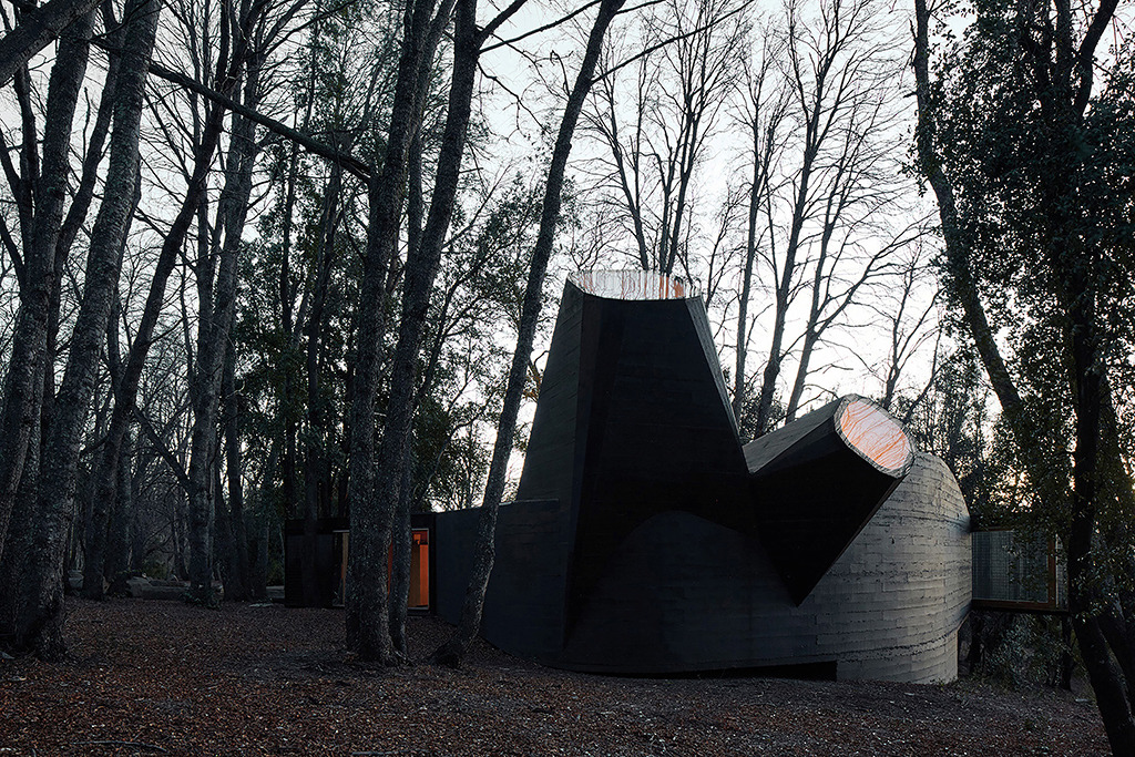 AT_2613_Radic Clarke_House for the Poem of the Right Angle_1_Foto Smiljan Radić