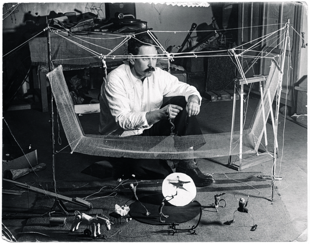 Calder with Cirque Calder (1926–31), 1929. Photograph by Sacha Stone.