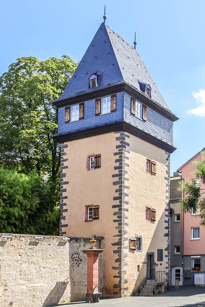 Jo. Franzke Architekten, Sanierung und Umbau Kuhhirtenturm, Frankfurt am Main 2008–2011, Bild: Dr. Thomas Liptak / Wikimedia Commons (CC BY-SA 4.0)
