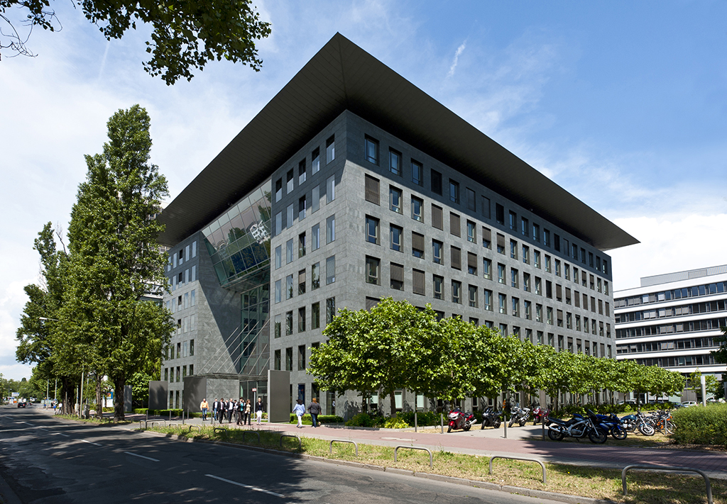 Jo. Franzke Architekten, Bürohaus Theo106, Frankfurt am Main 2001–2002, Bild: Maxschreiner (Wikimedia Commons / CC BY-SA 3.0)