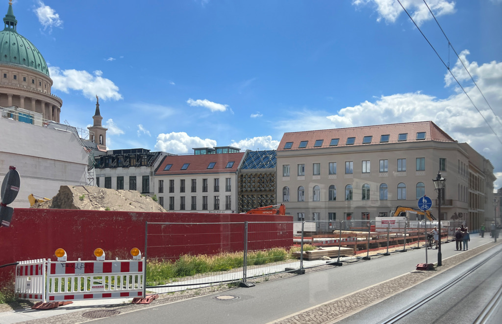 In Potsdam wird viel gebaut, vieles ist umstritten, Alt und Neu werden gegeneinander ausgespielt. (Foto: Ursula Baus)