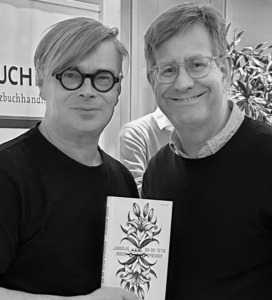 Der Autor (links) und der Rezensent bei einer Lesung in Berlin (Foto: privat)