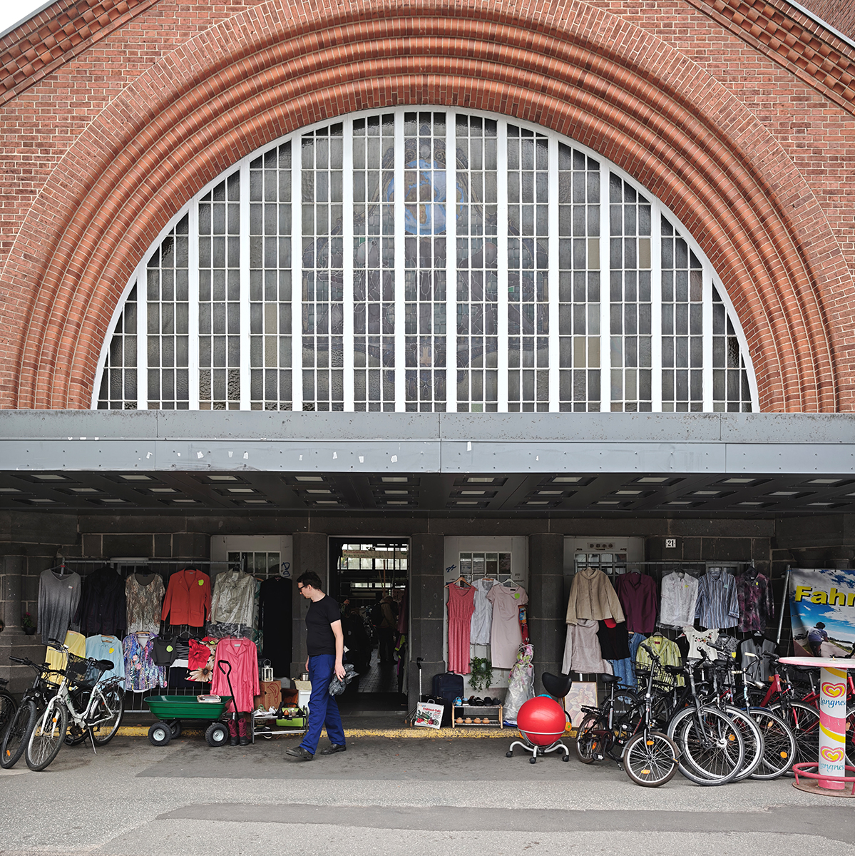 Der Bahnhof wurde zum Trödelmarkt. (Bild: Wilfried Dechau)